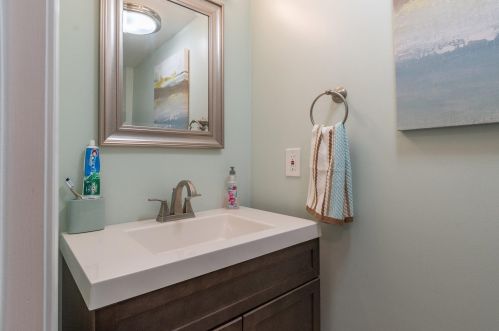 256 Stonebridge Dr, Nashua NH  03063-5097 exterior