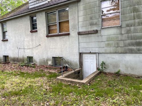 172 Vernon Valley Rd, Elwood, NY 11731-1411