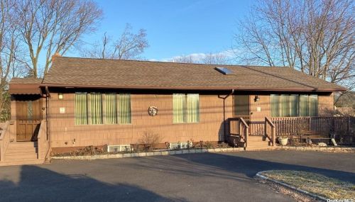 1597 Grundy Ave, Holbrook, NY 11741-2108