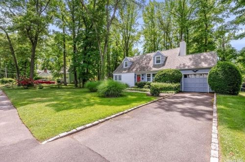 258 Steamboat Rd, Great Neck, NY 11024-1634