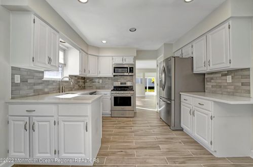 196 Loganberry Ln, East Freehold NJ  07728-4045 exterior