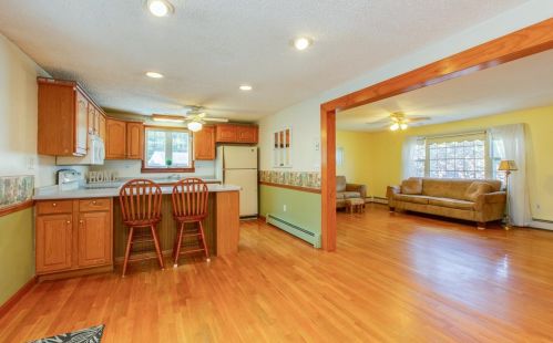 9 Bernice Ave, Salem, NH 03079-3122