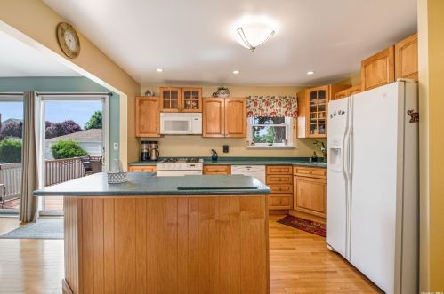 99 Thomas Ave, Bethpage NY  11714-1811 exterior