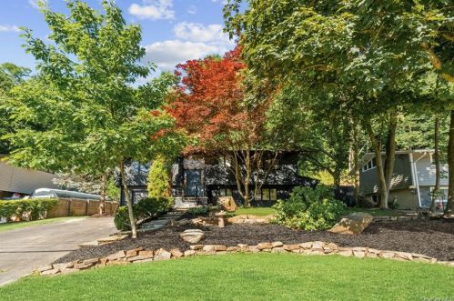 74 Greenwood Ln, White Plains NY  10607-1020 exterior