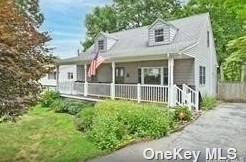 12 Elm Dr, Elwood, NY 11731-1518