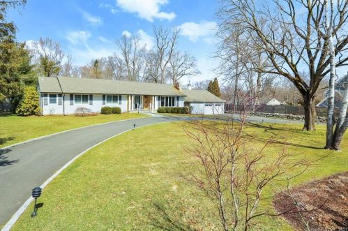 18 Wyndover Ln, Stamford, CT 06902-1825