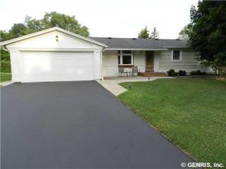 13 Regina Dr, Rochester, NY 14606-3507