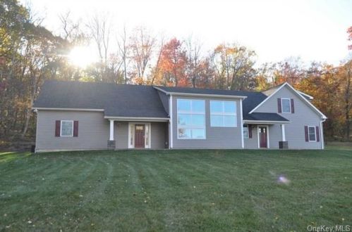19 Smalley Ln, Stormville, NY 12582-5523