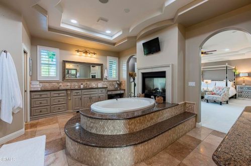 840 Fairway Dr, Bakersfield CA 93309-2416 exterior