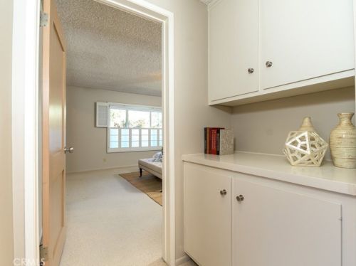 2755 Valle Vista Dr, Glendale CA  91206-4720 exterior