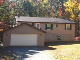 106 Lake View Cir, Hawley, PA 18428-4004