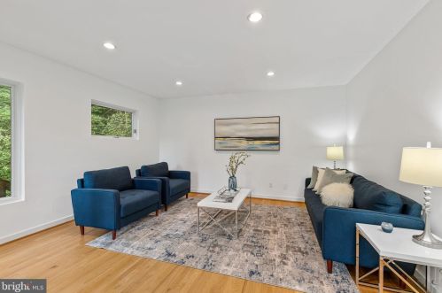 3709 Whispering Ln, Falls Church VA  22041-1121 exterior