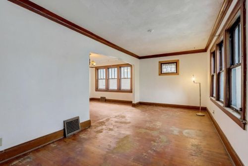 1454 89, Milwaukee WI 53222-4604 exterior