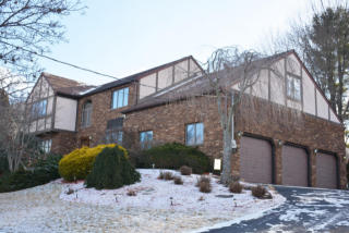 23 Idlewood Dr, Dallas, PA 18612-9027