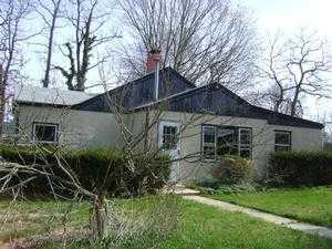 101 Locust St, Belford, NJ 07718-1516