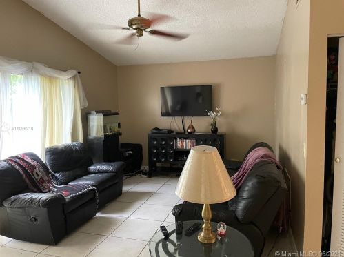 6244 175 Ter, Hialeah FL  33015-4437 exterior
