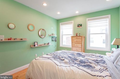 2219 Carpenter St, Philadelphia PA 19146-2517 exterior