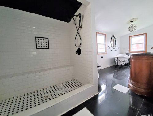 326 Beach 46th St, Far Rockaway NY  11691-1114 exterior