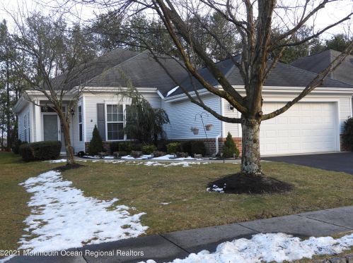 10 Dapplefields Ct, Lakewood, NJ 08701-7527