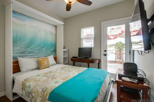 1760 La Playa Ave, San Diego CA 92109-6526 exterior