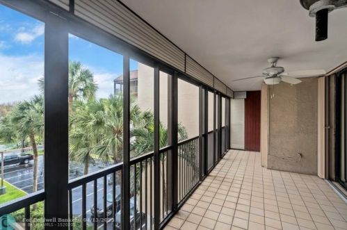 2802 46th Ave, Hollywood FL  33021-2927 exterior