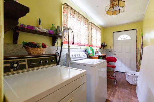 79 Cottage St, Poughkeepsie NY 12601-2724 exterior