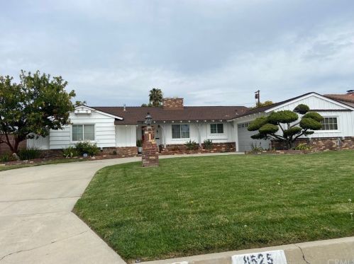 8525 Gainford St, Downey, CA 90240-4018