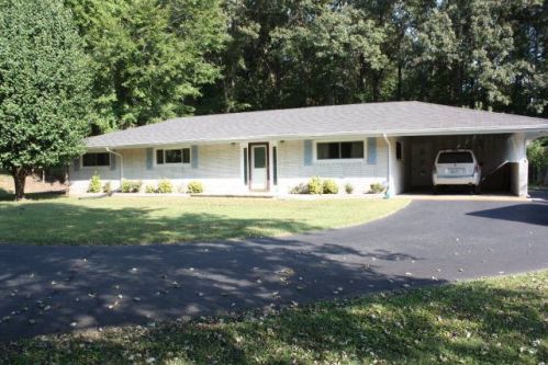 68 Lowery St, Camden, TN 38320-3024