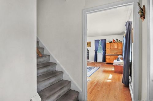 21 Revonah Ave, Stamford, CT 06905-4006