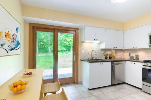 85 Fairmount Ave, Morristown NJ  07960-5093 exterior