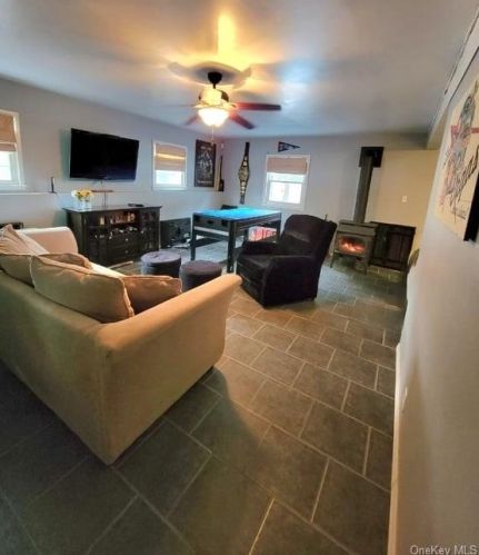 10 Lincoln Dr, Washingtonville NY  10992-1229 exterior