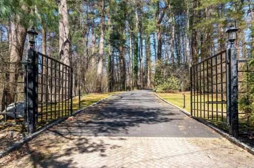 1167 Pine Valley Rd, Muttontown, NY 11771-4403