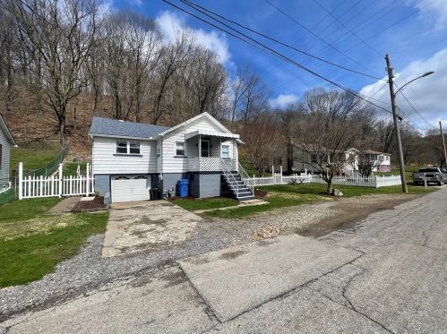 1119 Wills Ave, New Kensington PA  15068-3830 exterior