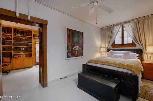 309 1 St, Tucson AZ 85705-7818 exterior