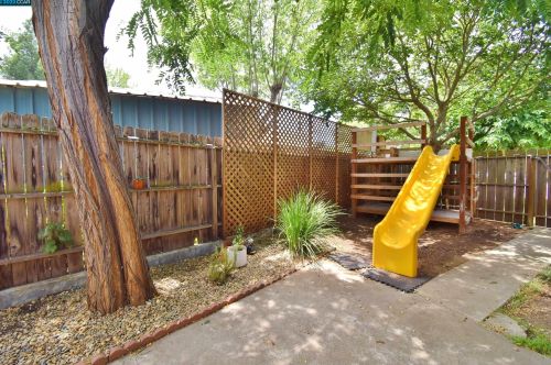 4066 Kensington Dr, Concord CA  94521-3333 exterior