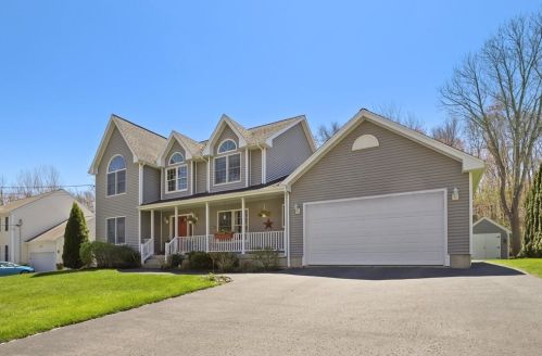 381 Fairway Dr, Fall River, MA 02726-4008