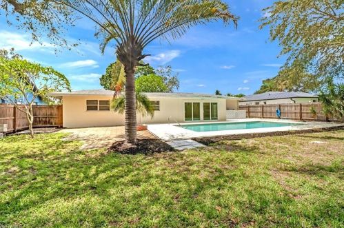 189 Mentor Dr, Naples, FL 34110-1327