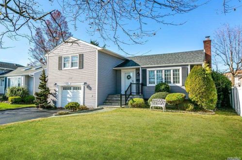 1232 Allen Dr, Seaford, NY 11783-1701