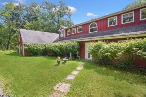 400 Larger Cross Rd, Bedminster NJ  07921-2724 exterior