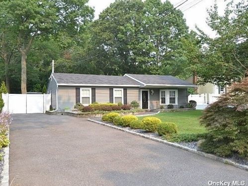 51 Howell Ave, South Setauket, NY 11720-4327