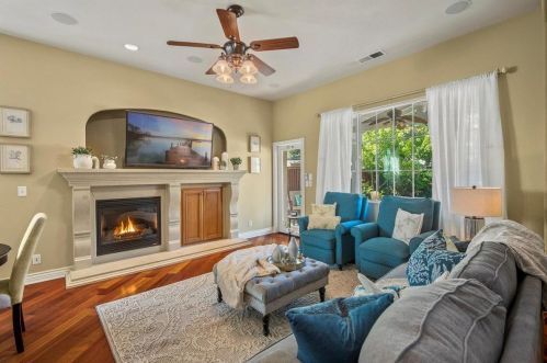 17785 Calle Hermosa, Morgan Hill, CA 95037-3198