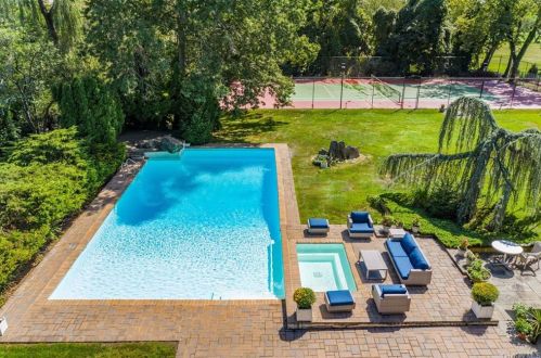 17 Cornell St, Scarsdale, NY 10583-7607