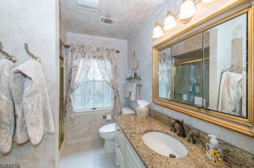 7 Christopher Ct, Lincoln Park NJ  07035-2104 exterior