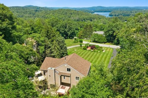 27 Katie Ct, Mahopac, NY 10541-3401