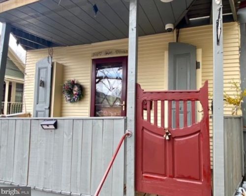 401 Chestnut St, Ashland PA  17921-1322 exterior