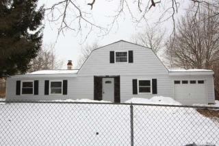 6 Sugar Pine Cir, Gordon Heights, NY 11763-4124