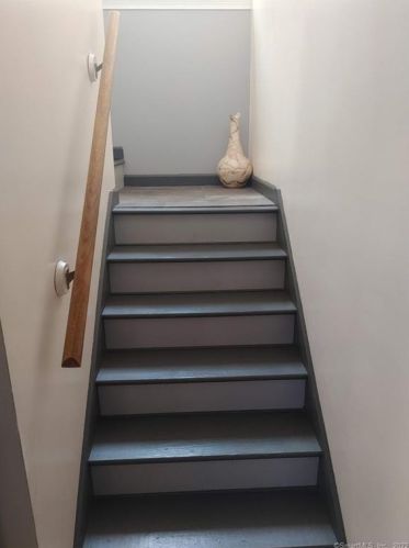 130 Elvree St, Manchester CT 06042-8240 exterior