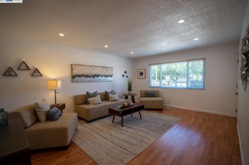 1554 Claycord Ave, Concord CA  94521-2214 exterior