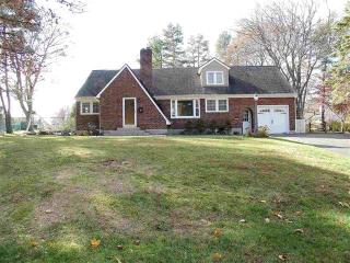 19 Friar Tuck Rd, Albany, NY 12203-5136