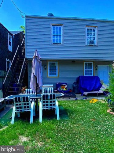 1216 Derry St, Harrisburg PA 17111-1141 exterior